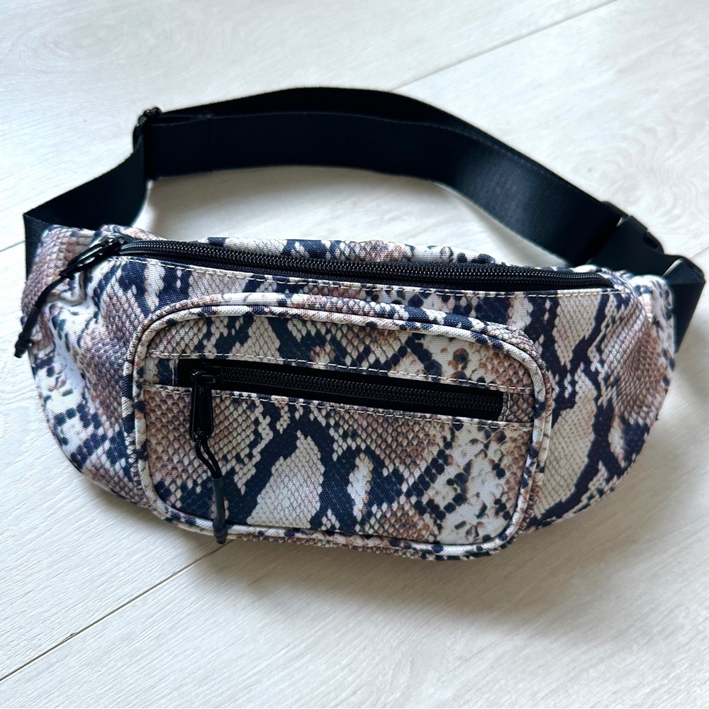 Aritzia Main Character Fanny Pack Waist Bag Belt Bag Snake Print Animal Print